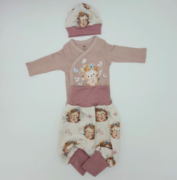 Pumphose, passender Body und Kappe (Grösse 50-62)