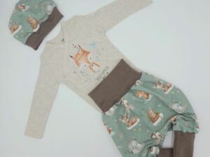 Pumphose, passender Body und Kappe (Grösse 62-74)