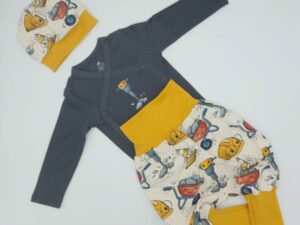 Pumphose, passender Body und Kappe (Grösse 62-74)