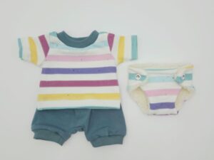 Puppenkleidung (kurzes T-Shirt, kurze Pumphose & Windel)