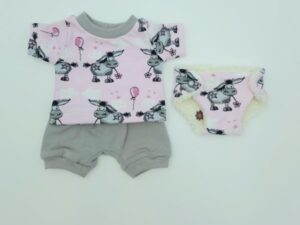 Puppenkleidung (kurzes T-Shirt, kurze Pumphose & Windel)