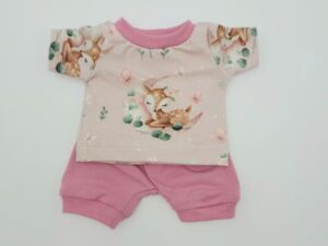 Puppenkleidung (kurzes T-Shirt und kurze Pumphose)